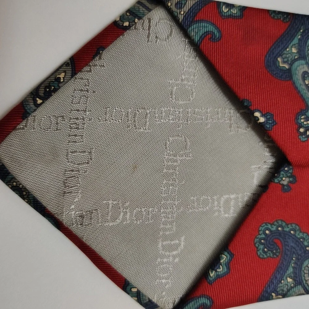 VINTAGE CHRISTIAN DIOR MONSIEUR BURGUNDY PAISLEY HANDSOME‎  SILK NECK TIE